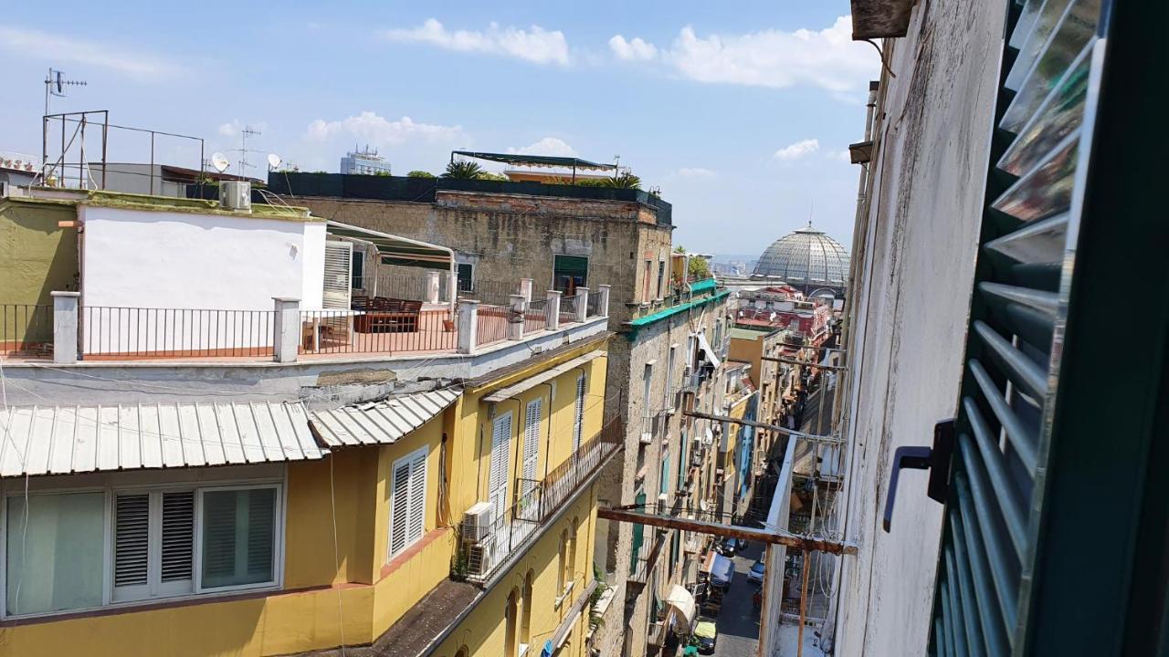 Casa Rosi Nel Cuore Di Napoli Apartment Luaran gambar